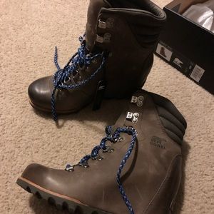NIB SOREL conquest wedge: aviation kettle color